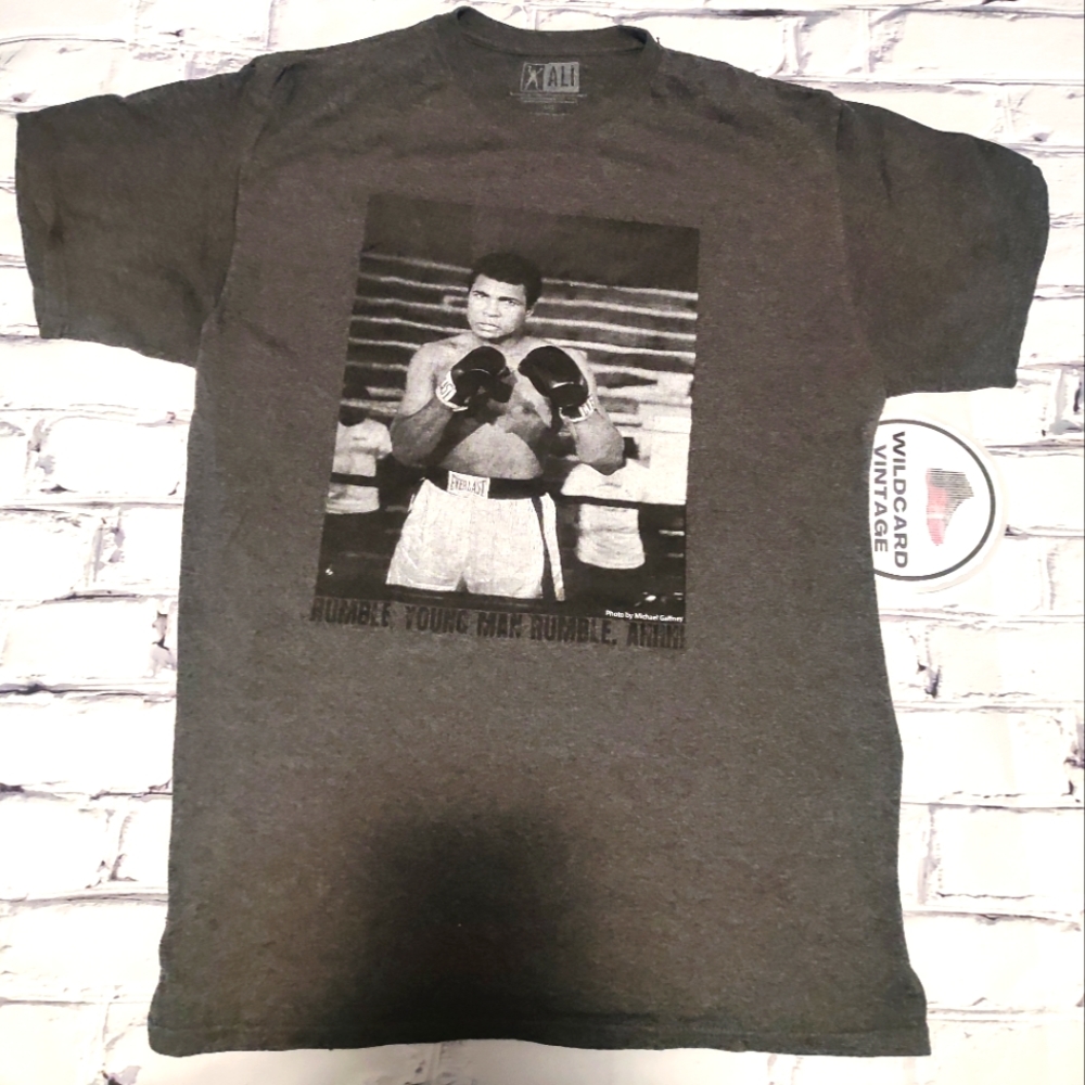 Muhammad Ali shirt size Large